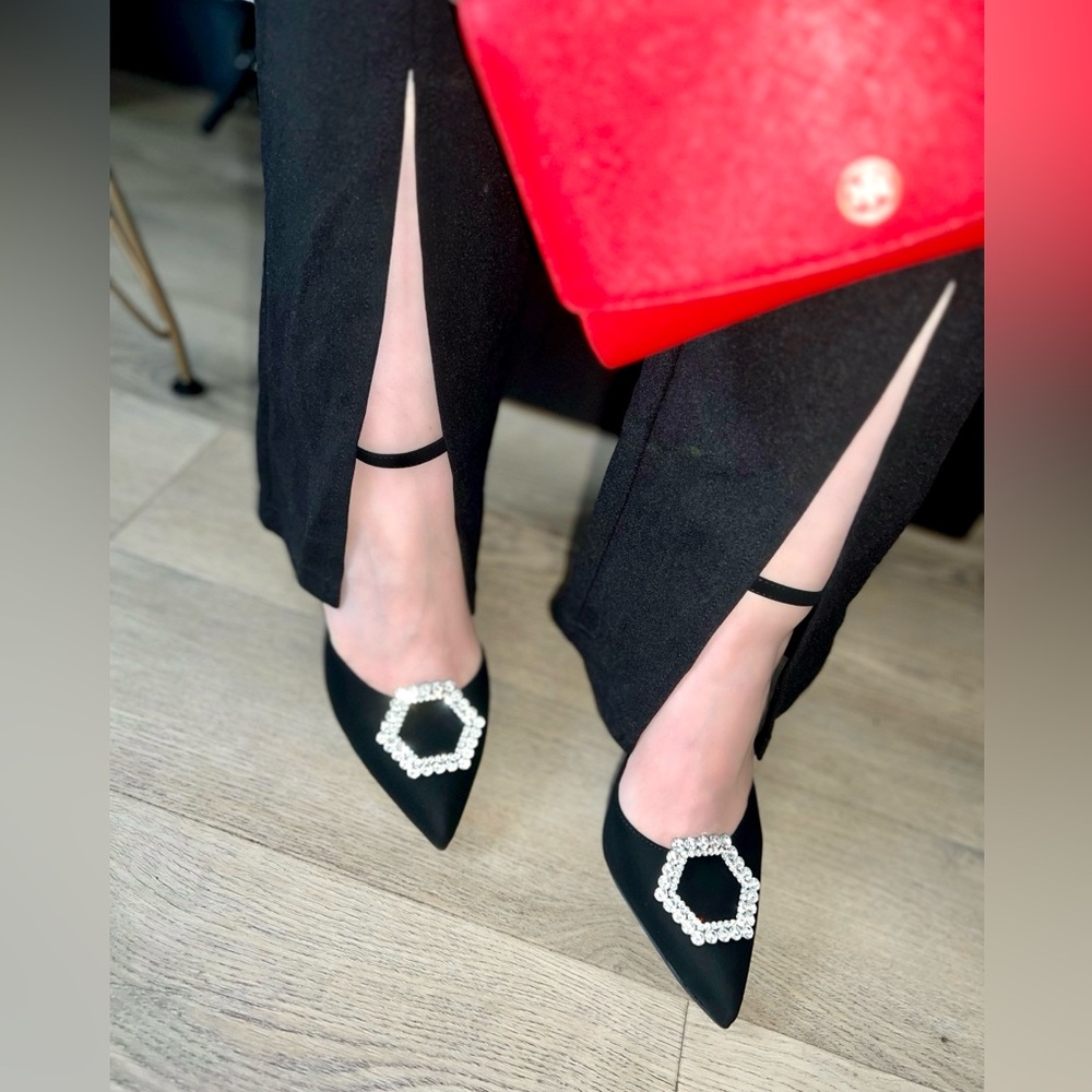 Elegant Black Women's Shoes with Crystal Embellishments